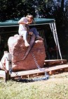 <p><strong>Verzegnis (UD) 2002</strong><br /> Simposio Internazionale Scultura su Pietra Marmo Rosso di Verzegnis</p>